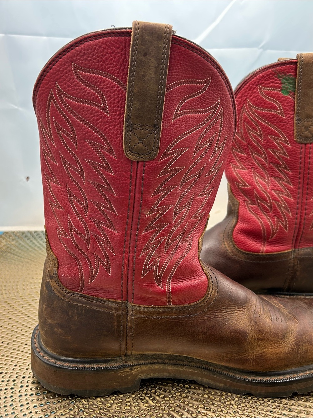 Ariat men 9.5 soft toe red work boots